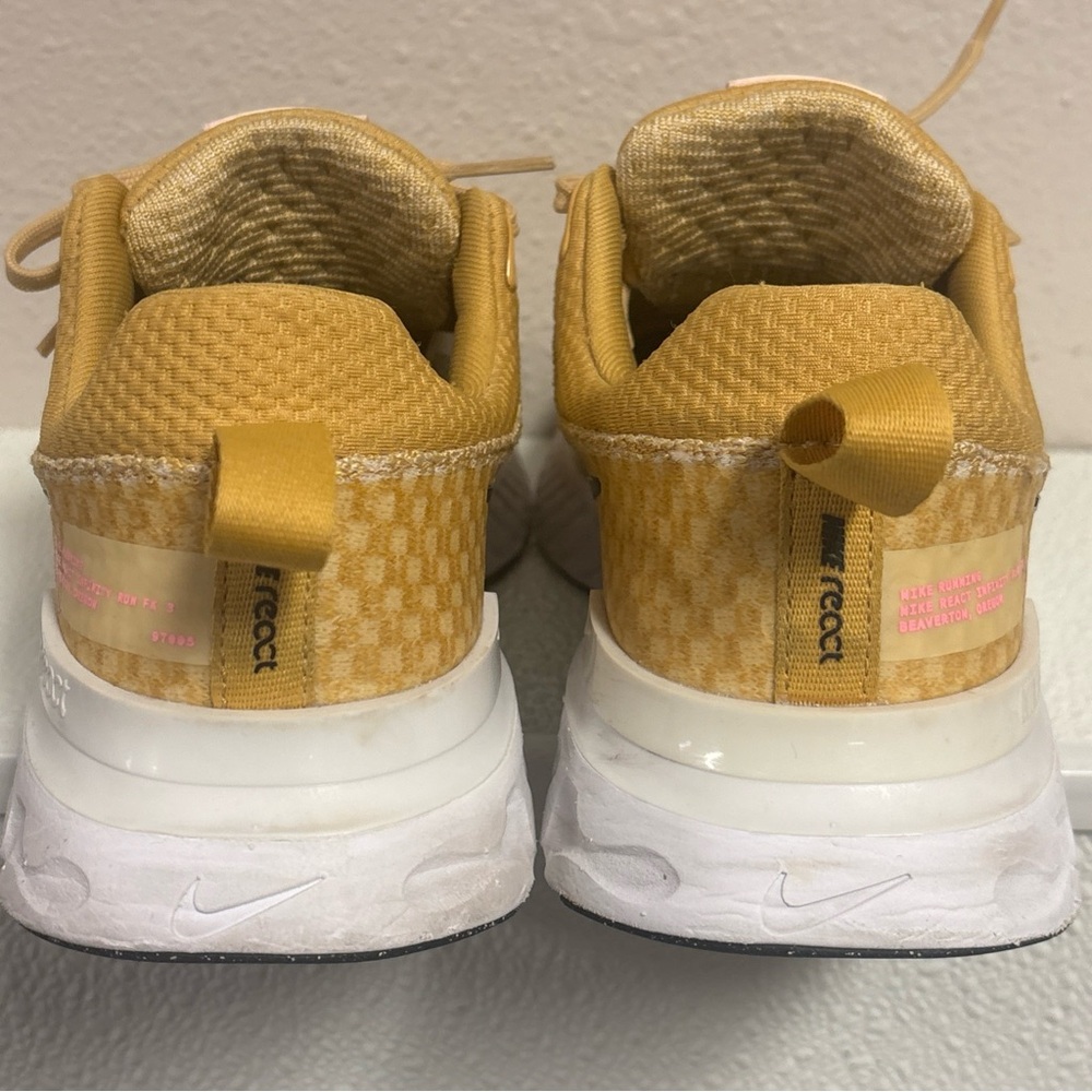 Nike DZ3016-700 React Infinity Run Flyknit Wheat Gold Sneaker Shoes Women's 8.5 - Picture 5 of 9